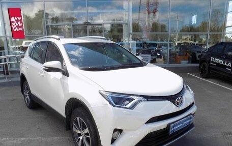 Toyota RAV4, 2017 год, 2 247 000 рублей, 3 фотография