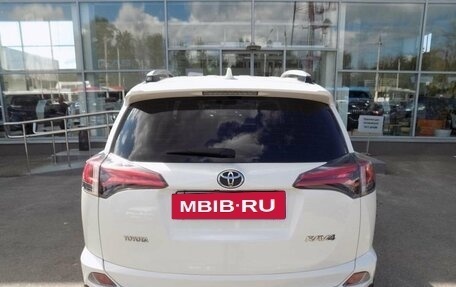 Toyota RAV4, 2017 год, 2 247 000 рублей, 6 фотография