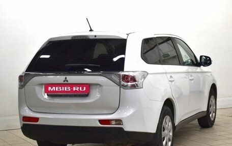 Mitsubishi Outlander III рестайлинг 3, 2014 год, 1 410 000 рублей, 4 фотография