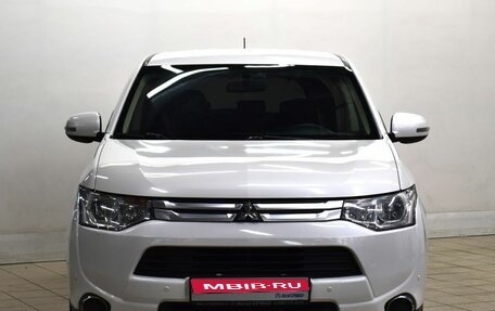 Mitsubishi Outlander III рестайлинг 3, 2014 год, 1 410 000 рублей, 2 фотография