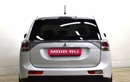 Mitsubishi Outlander III рестайлинг 3, 2014 год, 1 410 000 рублей, 3 фотография