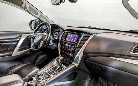 Mitsubishi Pajero Sport III рестайлинг, 2019 год, 3 425 000 рублей, 11 фотография