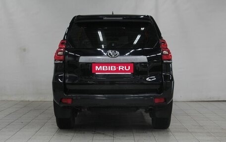 Toyota Land Cruiser Prado 150 рестайлинг 2, 2019 год, 5 300 000 рублей, 6 фотография