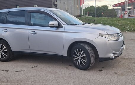 Mitsubishi Outlander III рестайлинг 3, 2012 год, 1 650 000 рублей, 6 фотография