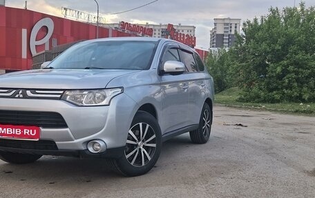 Mitsubishi Outlander III рестайлинг 3, 2012 год, 1 650 000 рублей, 2 фотография