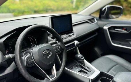 Toyota RAV4, 2021 год, 2 650 000 рублей, 13 фотография