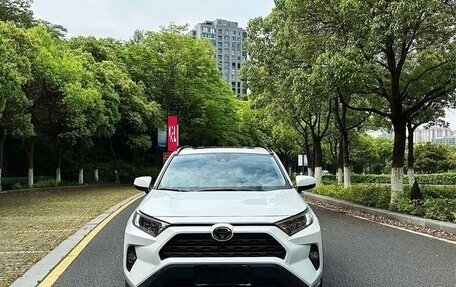 Toyota RAV4, 2021 год, 2 650 000 рублей, 3 фотография