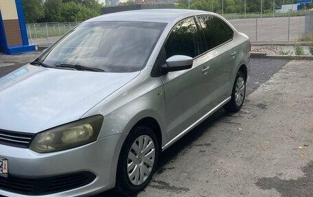 Volkswagen Polo VI (EU Market), 2013 год, 860 000 рублей, 2 фотография