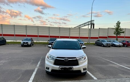 Toyota Highlander III, 2014 год, 3 500 000 рублей, 2 фотография