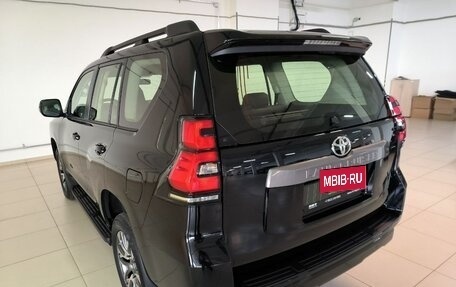 Toyota Land Cruiser Prado 150 рестайлинг 2, 2022 год, 8 099 000 рублей, 6 фотография