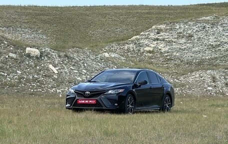 Toyota Camry, 2018 год, 2 299 000 рублей, 1 фотография