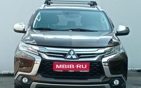 Mitsubishi Pajero Sport III рестайлинг, 2018 год, 2 850 000 рублей, 2 фотография