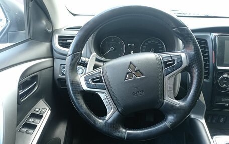 Mitsubishi Pajero Sport III рестайлинг, 2018 год, 2 850 000 рублей, 13 фотография