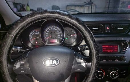 KIA Rio III рестайлинг, 2013 год, 900 000 рублей, 10 фотография