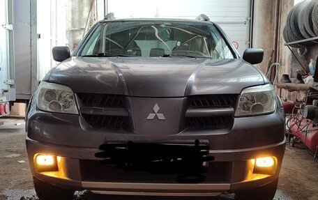 Mitsubishi Outlander III рестайлинг 3, 2005 год, 900 000 рублей, 2 фотография