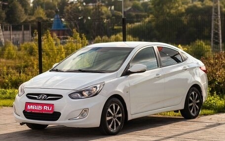 Hyundai Solaris II рестайлинг, 2012 год, 975 000 рублей, 1 фотография