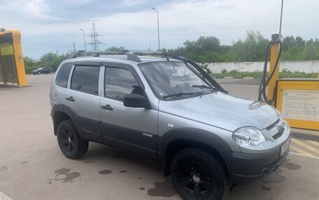 Chevrolet Niva I рестайлинг, 2015 год, 800 000 рублей, 2 фотография