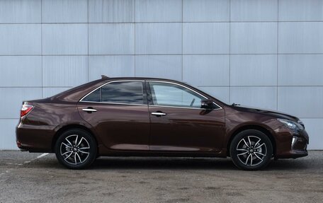 Toyota Camry, 2017 год, 2 299 000 рублей, 5 фотография