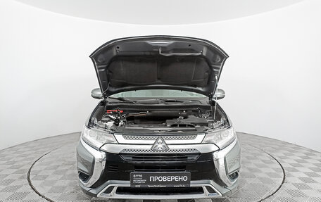 Mitsubishi Outlander III рестайлинг 3, 2019 год, 2 768 000 рублей, 9 фотография