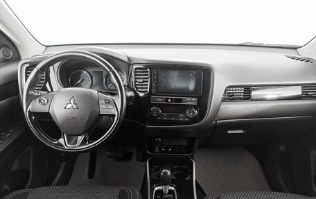 Mitsubishi Outlander III рестайлинг 3, 2019 год, 2 768 000 рублей, 14 фотография