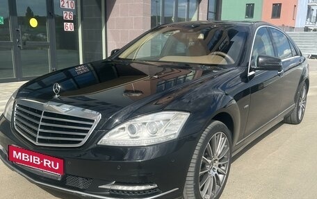 Mercedes-Benz S-Класс, 2011 год, 1 850 000 рублей, 3 фотография