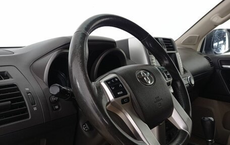 Toyota Land Cruiser Prado 150 рестайлинг 2, 2013 год, 3 199 000 рублей, 13 фотография