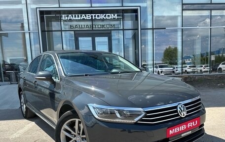 Volkswagen Passat B8 рестайлинг, 2017 год, 1 999 000 рублей, 3 фотография