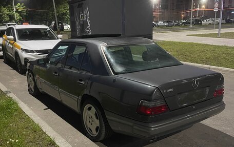 Mercedes-Benz E-Класс, 1994 год, 360 000 рублей, 3 фотография