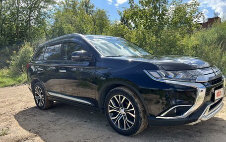 Mitsubishi Outlander III рестайлинг 3, 2019 год, 3 100 000 рублей, 4 фотография