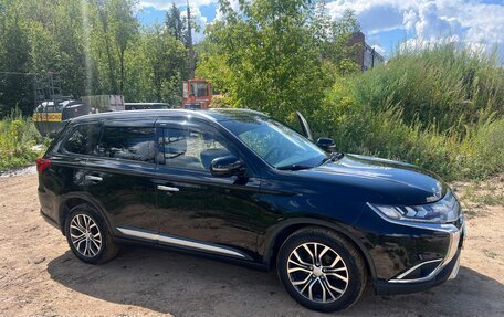 Mitsubishi Outlander III рестайлинг 3, 2019 год, 3 100 000 рублей, 9 фотография