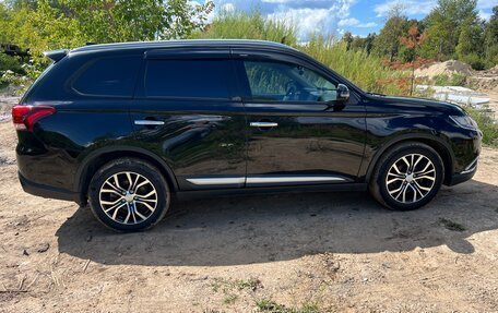 Mitsubishi Outlander III рестайлинг 3, 2019 год, 3 100 000 рублей, 8 фотография