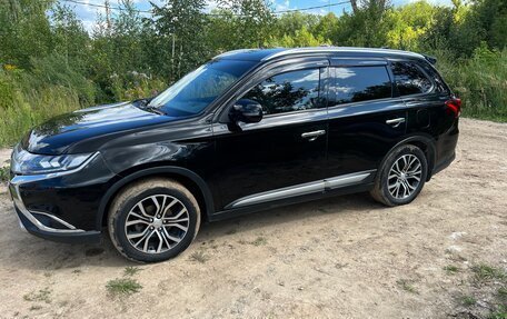 Mitsubishi Outlander III рестайлинг 3, 2019 год, 3 100 000 рублей, 14 фотография