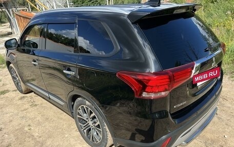 Mitsubishi Outlander III рестайлинг 3, 2019 год, 3 100 000 рублей, 13 фотография