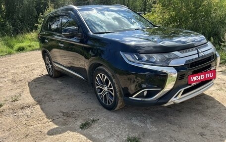 Mitsubishi Outlander III рестайлинг 3, 2019 год, 3 100 000 рублей, 2 фотография