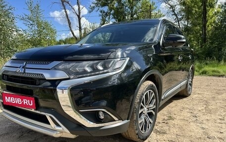 Mitsubishi Outlander III рестайлинг 3, 2019 год, 3 100 000 рублей, 21 фотография