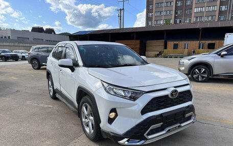 Toyota RAV4, 2021 год, 2 650 000 рублей, 2 фотография