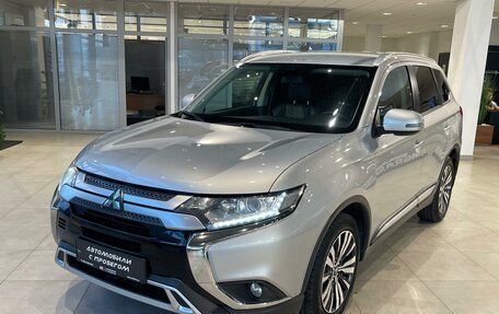 Mitsubishi Outlander III рестайлинг 3, 2019 год, 2 295 000 рублей, 1 фотография