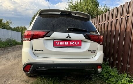 Mitsubishi Outlander III рестайлинг 3, 2019 год, 4 000 000 рублей, 3 фотография