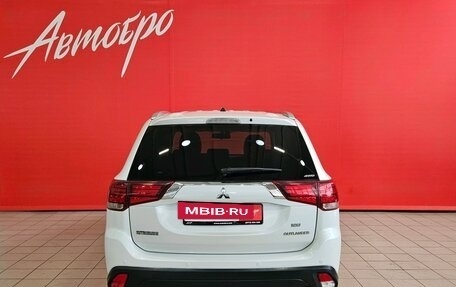 Mitsubishi Outlander III рестайлинг 3, 2016 год, 1 825 000 рублей, 4 фотография