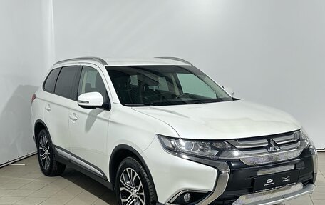 Mitsubishi Outlander III рестайлинг 3, 2018 год, 1 960 000 рублей, 3 фотография