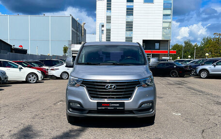 Hyundai Grand Starex Grand Starex I рестайлинг 2, 2018 год, 3 539 000 рублей, 2 фотография