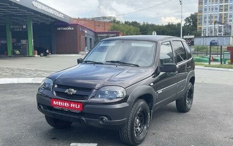 Chevrolet Niva I рестайлинг, 2011 год, 550 000 рублей, 2 фотография