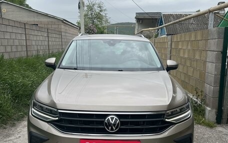 Volkswagen Tiguan II, 2020 год, 3 950 000 рублей, 2 фотография