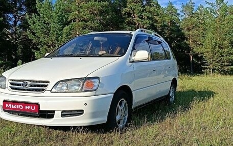 Toyota Ipsum II, 2000 год, 650 000 рублей, 1 фотография