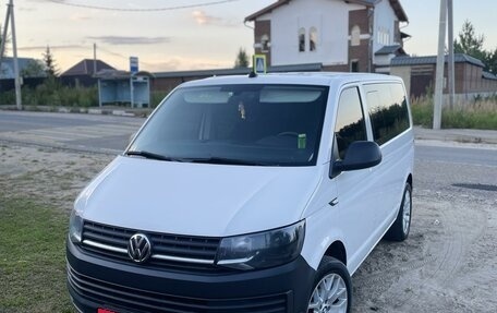 Volkswagen Caravelle T6 рестайлинг, 2017 год, 2 800 000 рублей, 1 фотография