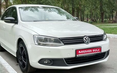 Volkswagen Jetta VI, 2011 год, 900 000 рублей, 3 фотография