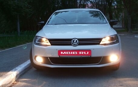 Volkswagen Jetta VI, 2011 год, 900 000 рублей, 2 фотография