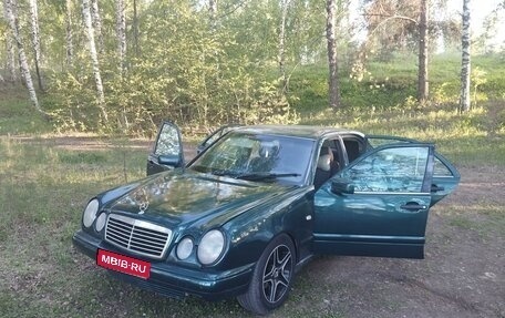 Mercedes-Benz E-Класс, 1997 год, 300 000 рублей, 1 фотография