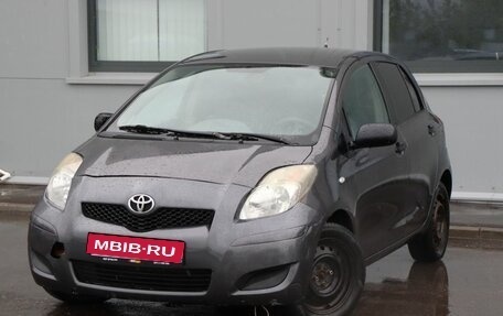 Toyota Yaris III рестайлинг, 2009 год, 399 000 рублей, 1 фотография