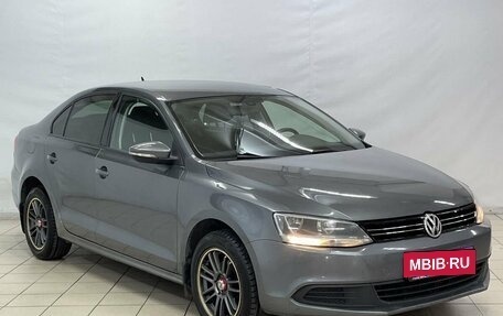 Volkswagen Jetta VI, 2011 год, 1 060 000 рублей, 2 фотография